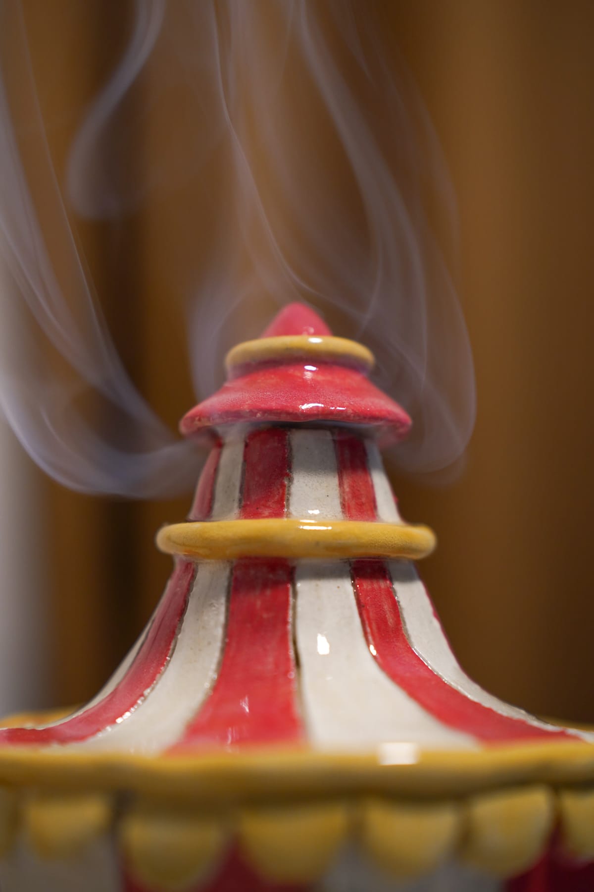 Chapiteau à encens